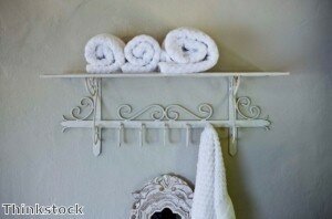 How to de-clutter your bathroom